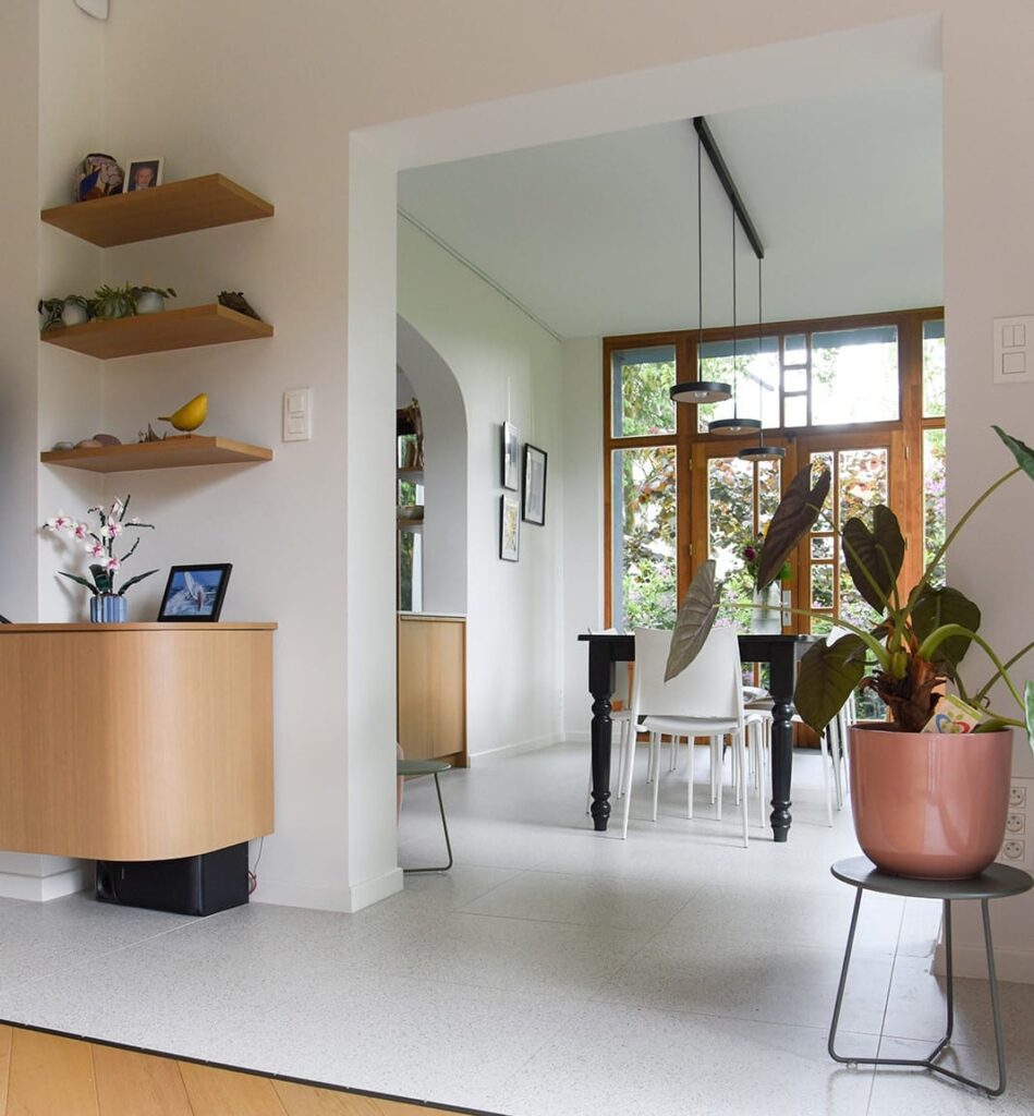 Gerenoveerd interieur villa in Mortsel