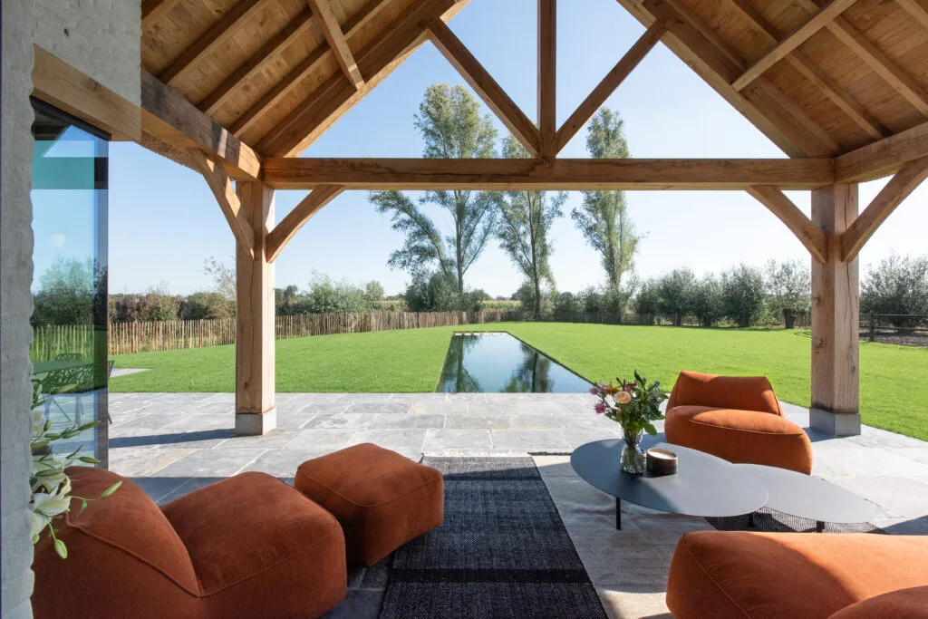 eiken bijgebouw, dakgebinte in eik
